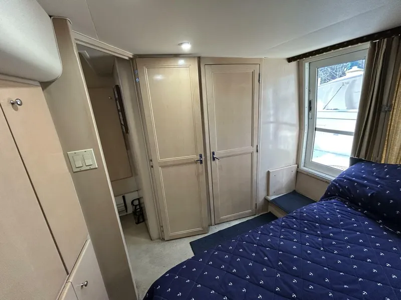 Slide: The Image of 40' Carver master stateroom starboard - 4876722