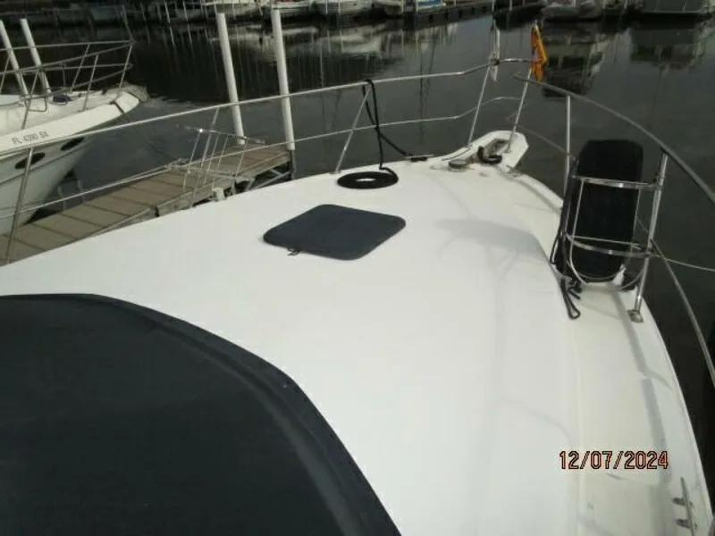 Slide: The Image of 40' Carver foredeck2 - 4876707