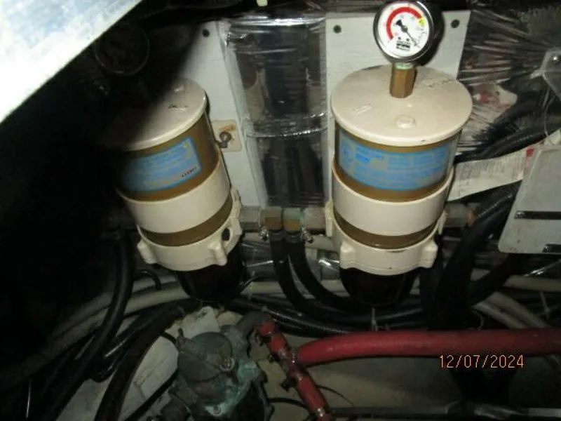 Slide: The Image of 40' Carver Racor fuel filters - 4876727