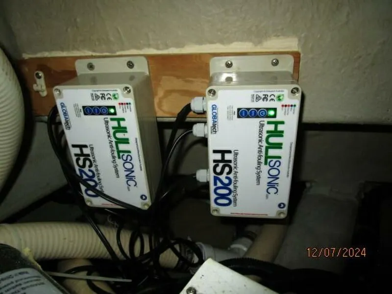 Slide: The Image of 40' Carver ultrasonic anti-fouling system - 4876750