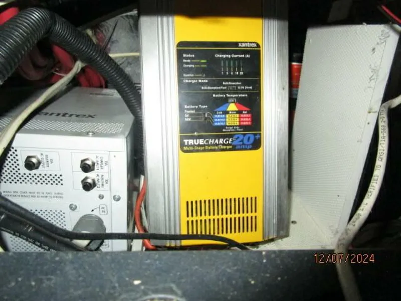 Slide: The Image of 40' Carver battery charger - 4876669