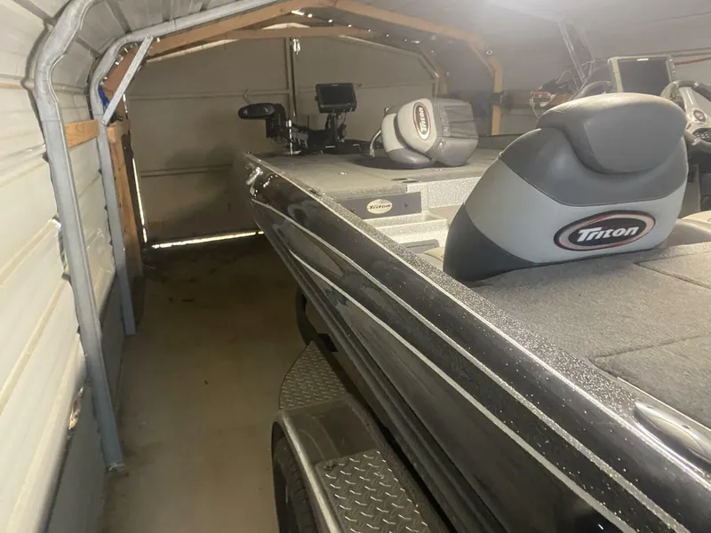 Slide: The Image of Triton 20 TRX Elite 2016 - 4877420