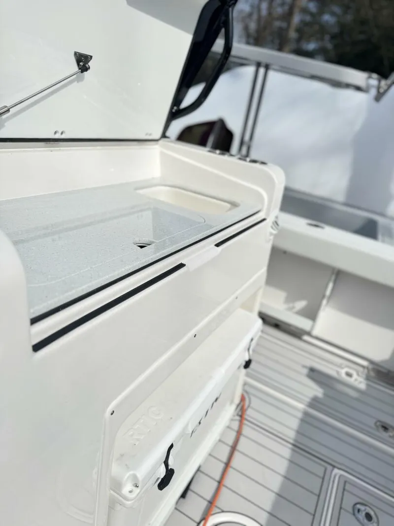 Slide: The Image of Sea Fox 328 Commander 2025 - 5680797