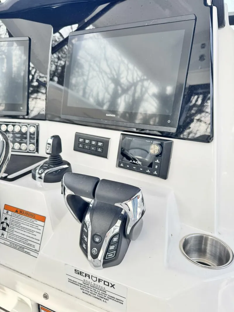 Slide: The Image of Sea Fox 328 Commander 2025 - 5680799