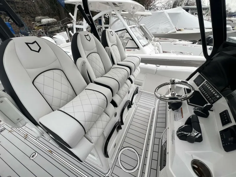 Slide: The Image of Sea Fox 328 Commander 2025 - 4880010