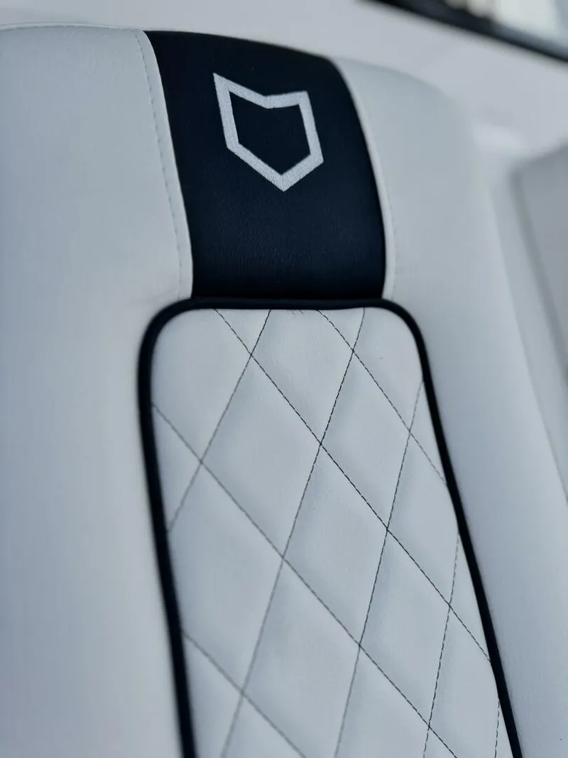 Slide: The Image of Sea Fox 328 Commander 2025 - 5680798