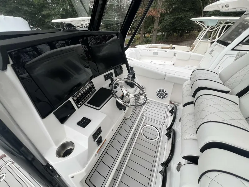 Slide: The Image of Sea Fox 328 Commander 2025 - 4880016