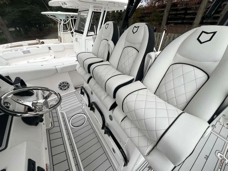 Slide: The Image of Sea Fox 328 Commander 2025 - 4880014