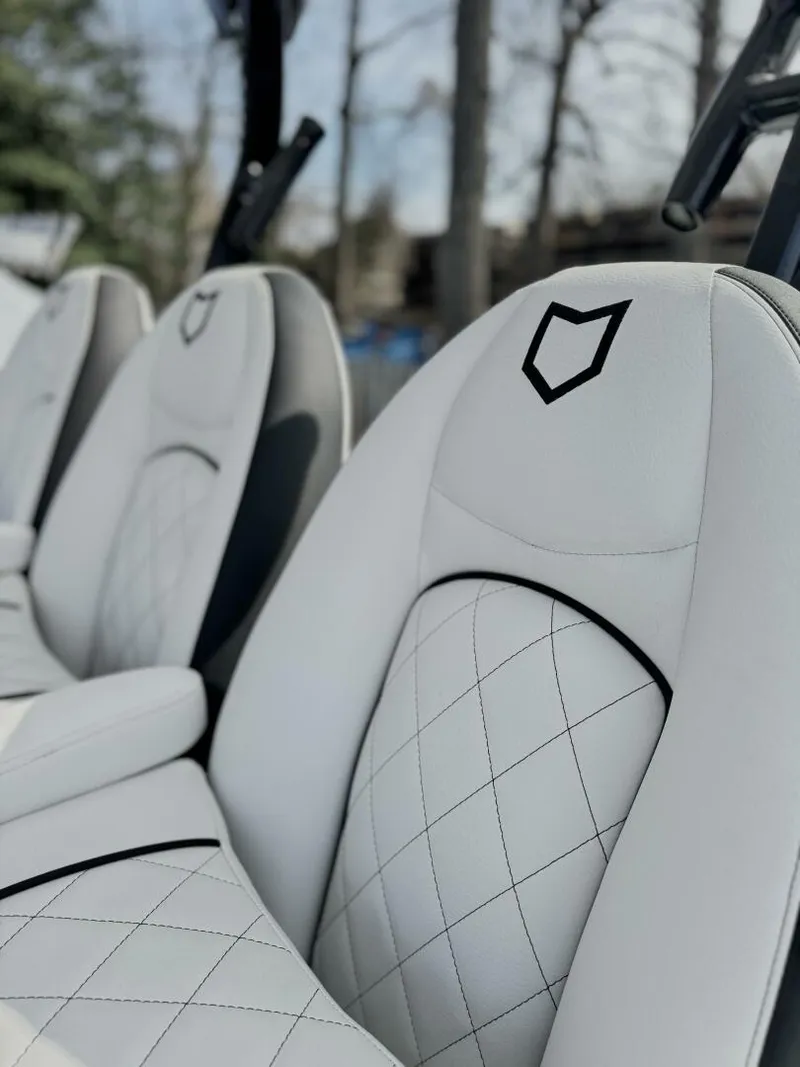 Slide: The Image of Sea Fox 328 Commander 2025 - 5680803