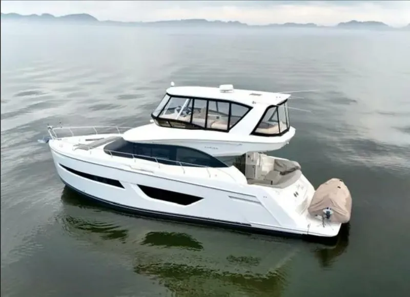 Slide: The Image of Carver C52 Command Bridge 2019 - 5748718