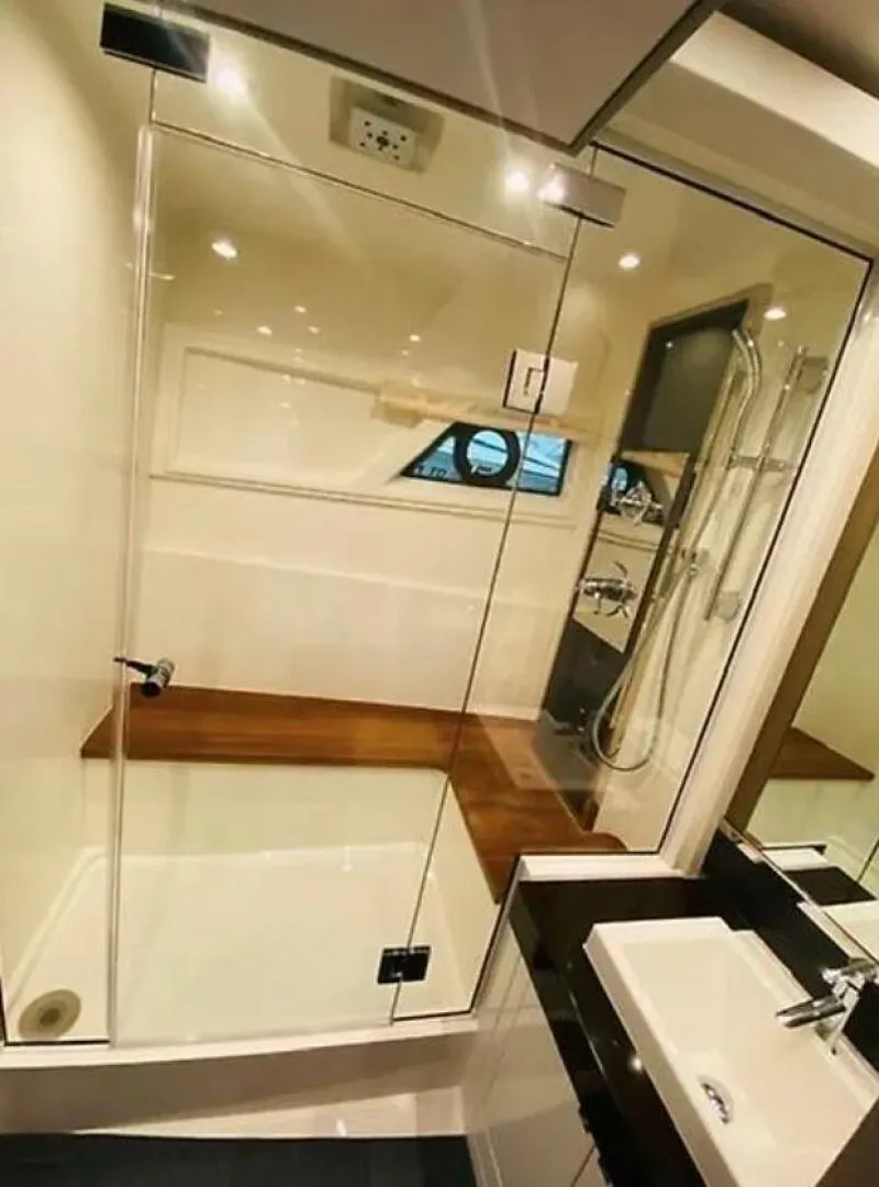 Slide: The Image of Carver C52 Command Bridge 2019 - 5748727