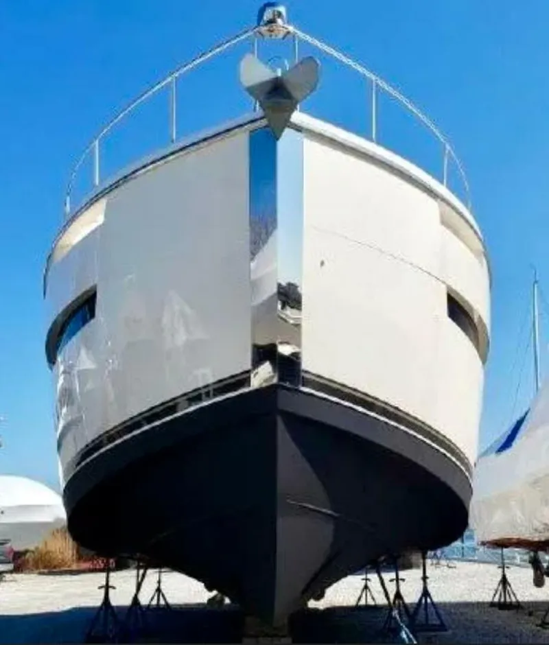 Slide: The Image of Carver C52 Command Bridge 2019 - 5748728