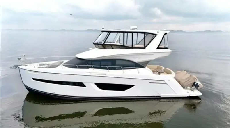 Slide: The Image of Carver C52 Command Bridge 2019 - 5748711