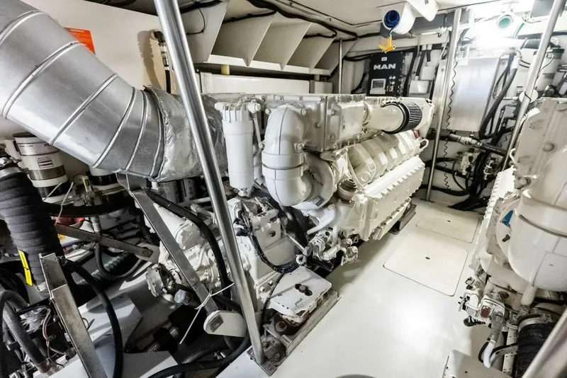 Slide: The Image of Azimut 72S 2014 - 4904410