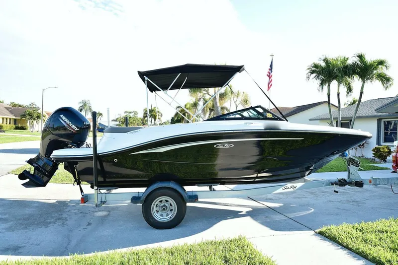 Slide: The Image of Sea Ray SPX 190 2020 - 4886927