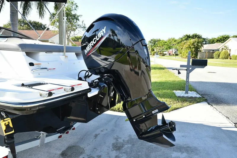 Slide: The Image of Sea Ray SPX 190 2020 - 4887062