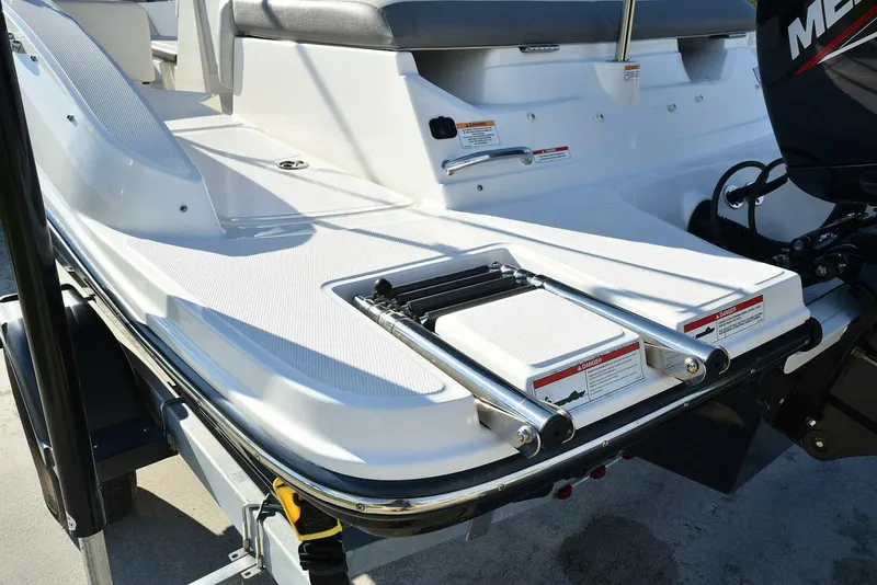 Slide: The Image of Sea Ray SPX 190 2020 - 4887061