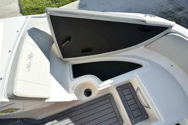 Slide: The Image of Sea Ray SPX 190 2020 - 4887272