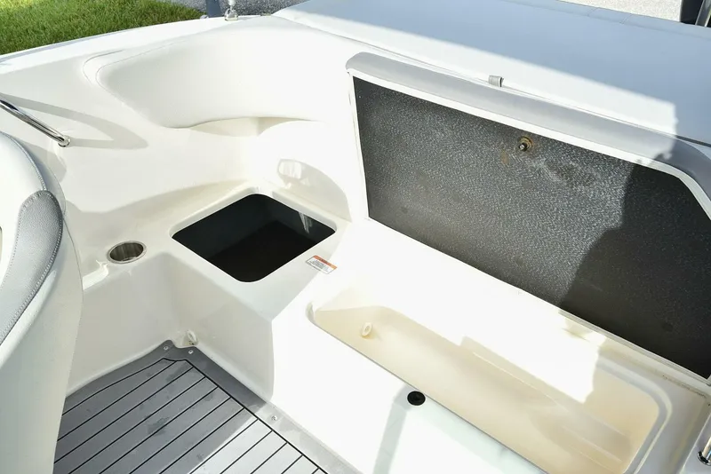 Slide: The Image of Sea Ray SPX 190 2020 - 4887277