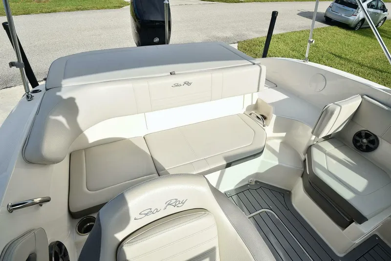 Slide: The Image of Sea Ray SPX 190 2020 - 4887276