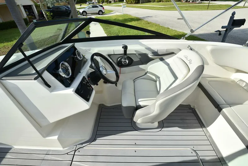 Slide: The Image of Sea Ray SPX 190 2020 - 4887303