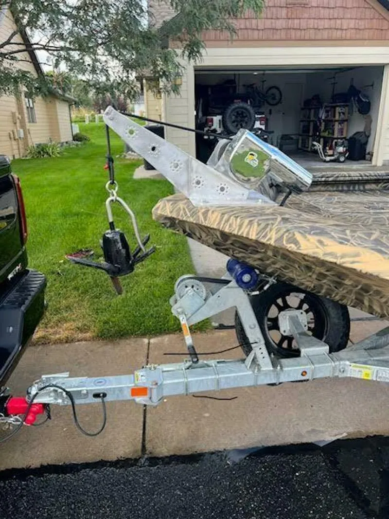 Slide: The Image of Lowe Roughneck 1860 2023 - 4888439