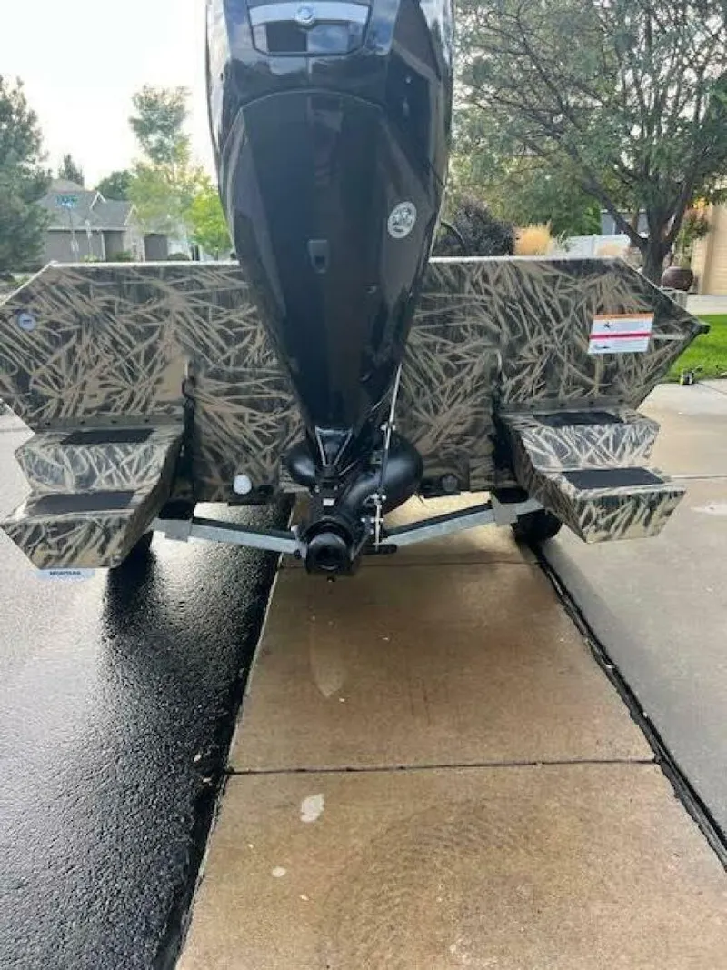 Slide: The Image of Lowe Roughneck 1860 2023 - 4888443