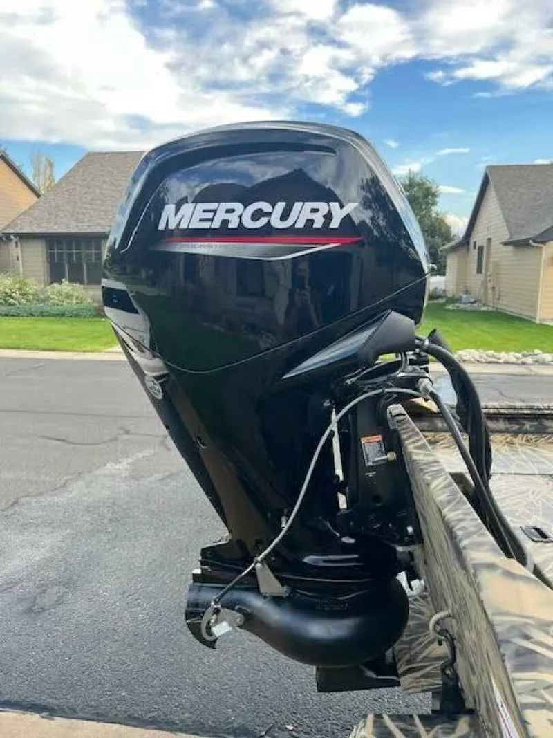 Slide: The Image of Lowe Roughneck 1860 2023 - 4888444