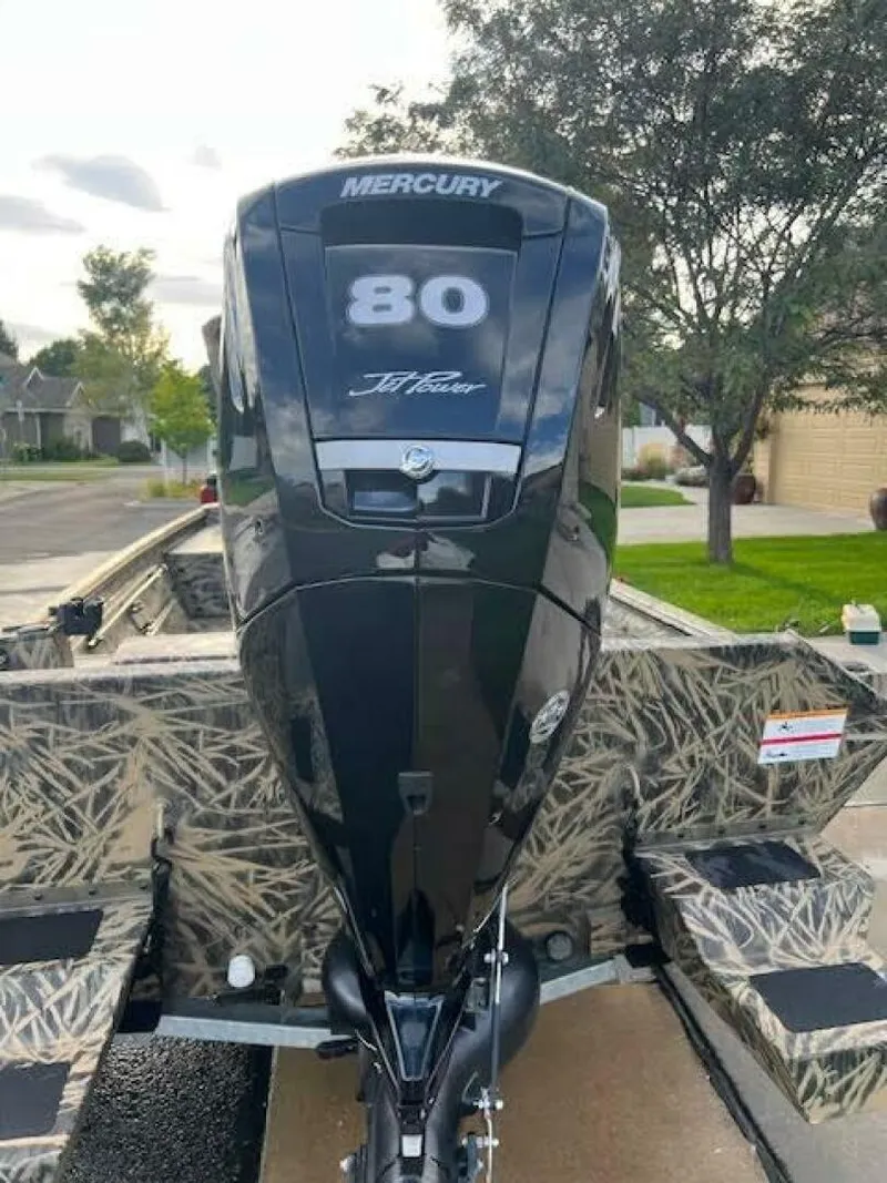 Slide: The Image of Lowe Roughneck 1860 2023 - 4888445