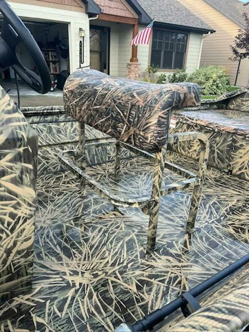 Slide: The Image of Lowe Roughneck 1860 2023 - 4888438