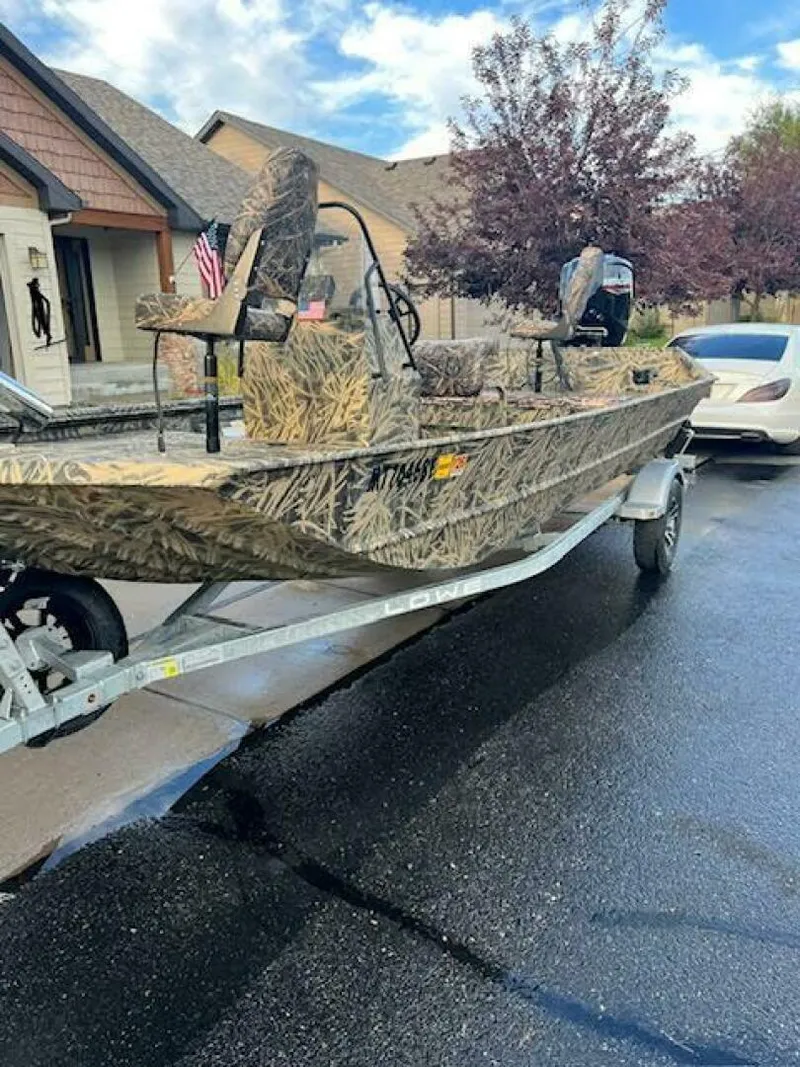 Slide: The Image of Lowe Roughneck 1860 2023 - 4888442