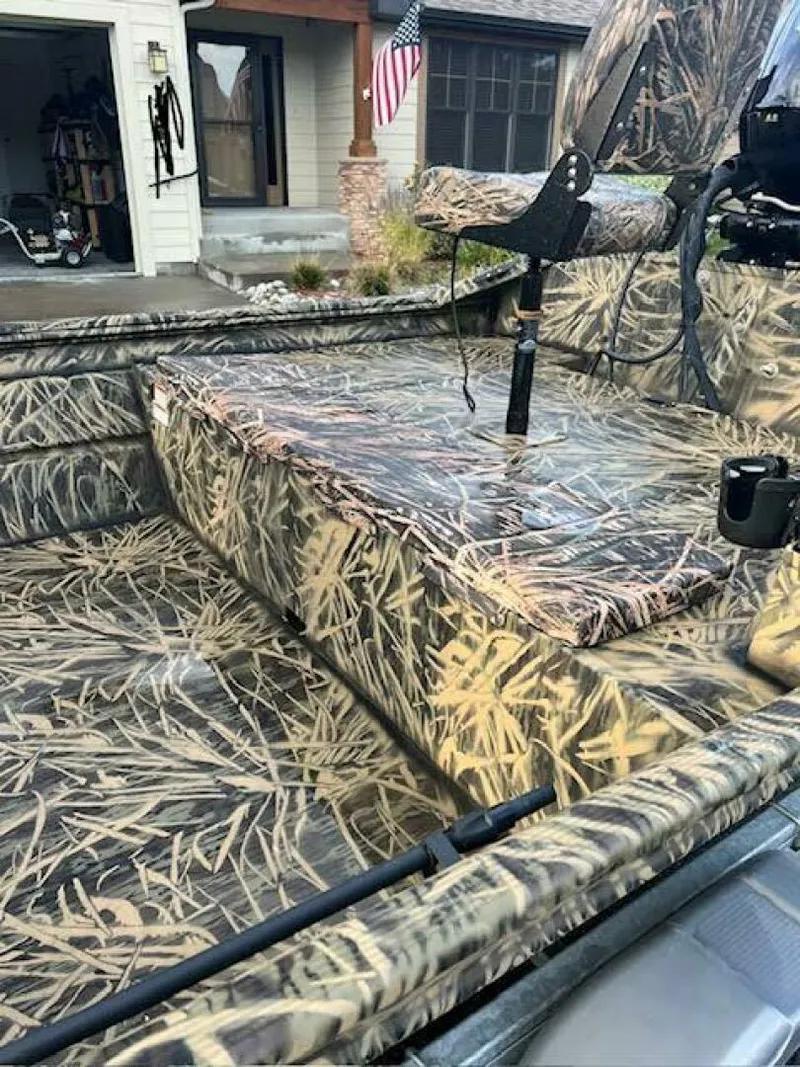 Slide: The Image of Lowe Roughneck 1860 2023 - 4888446