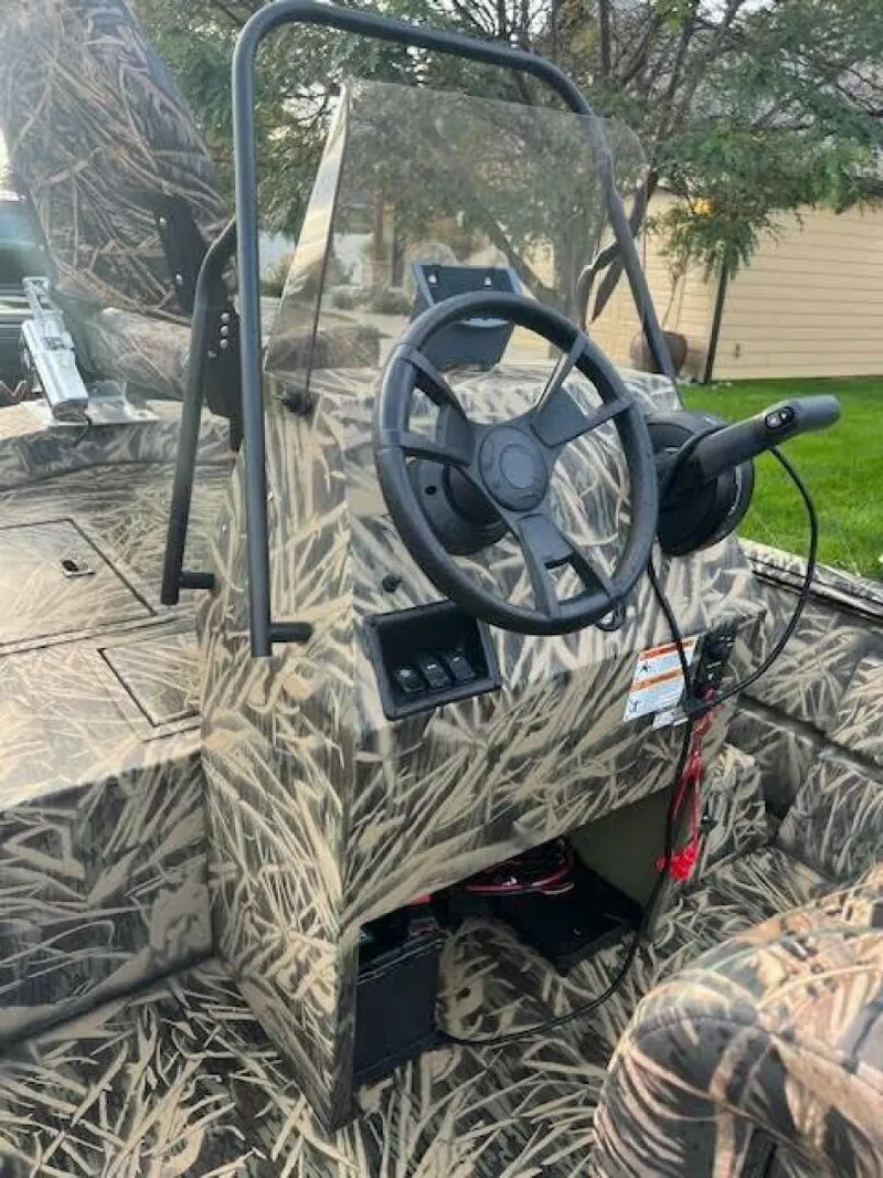 Slide: The Image of Lowe Roughneck 1860 2023 - 4888434