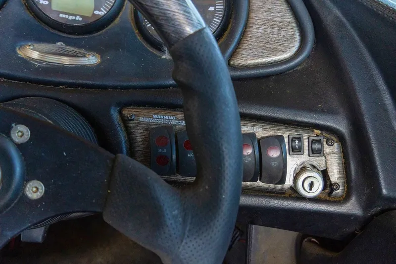 Slide: The Image of Malibu Wakesetter 23 XTi 2003 - 4891048