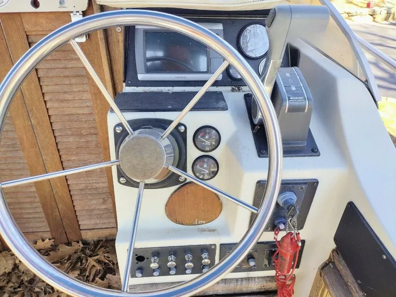Slide: The Image of Boston Whaler 25 Revenge 1983 - 7530672