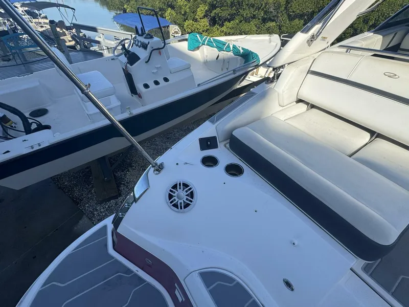 Slide: The Image of Regal 2800 Bowrider 2015 - 4891139