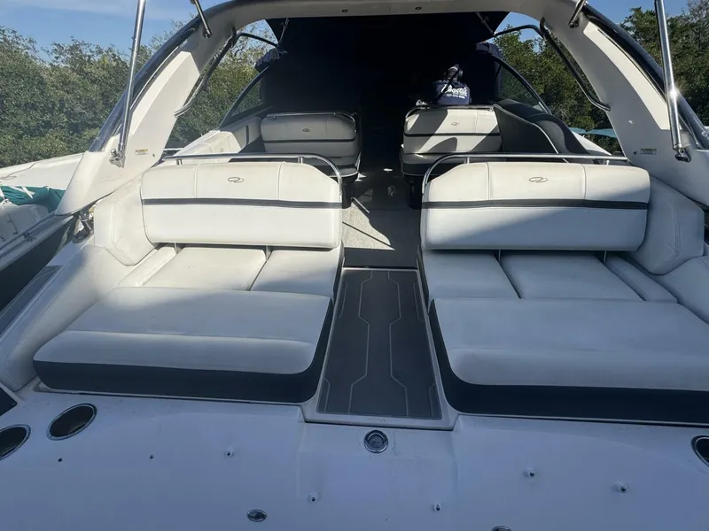 Slide: The Image of Regal 2800 Bowrider 2015 - 4891140