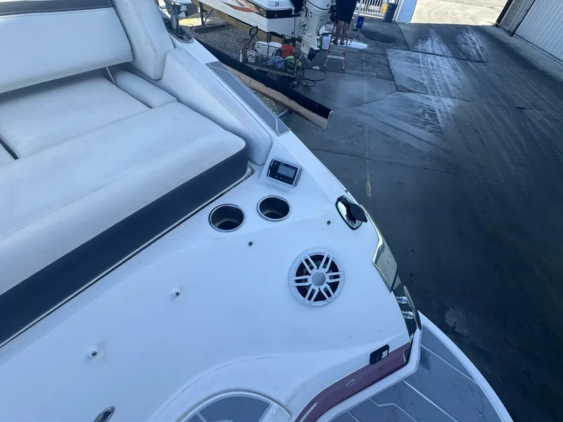 Slide: The Image of Regal 2800 Bowrider 2015 - 4891138