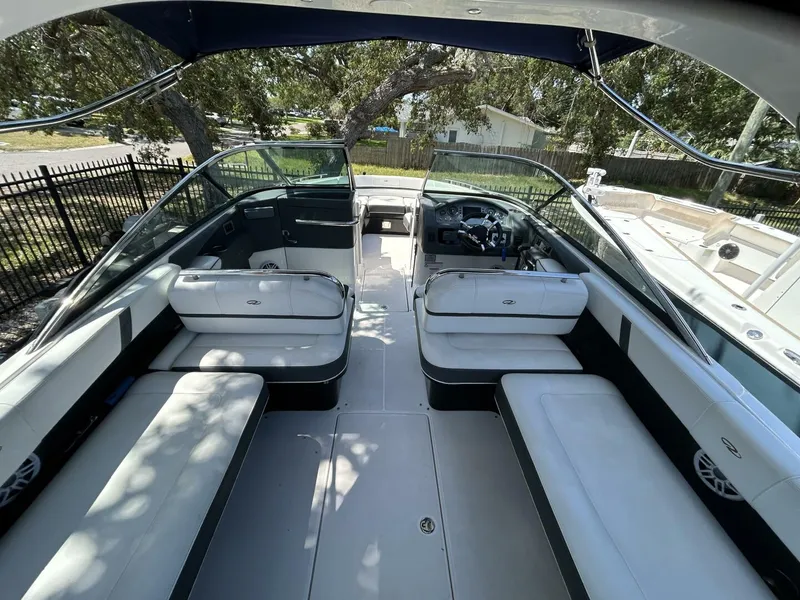 Slide: The Image of Regal 2800 Bowrider 2015 - 5327725