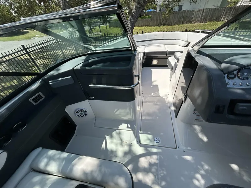 Slide: The Image of Regal 2800 Bowrider 2015 - 5327738