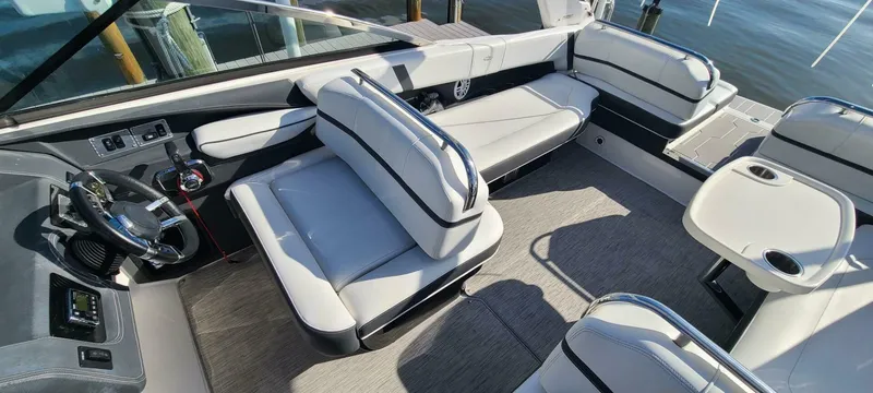 Slide: The Image of Regal 2800 Bowrider 2015 - 4891260