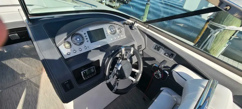 Slide: The Image of Regal 2800 Bowrider 2015 - 4891256