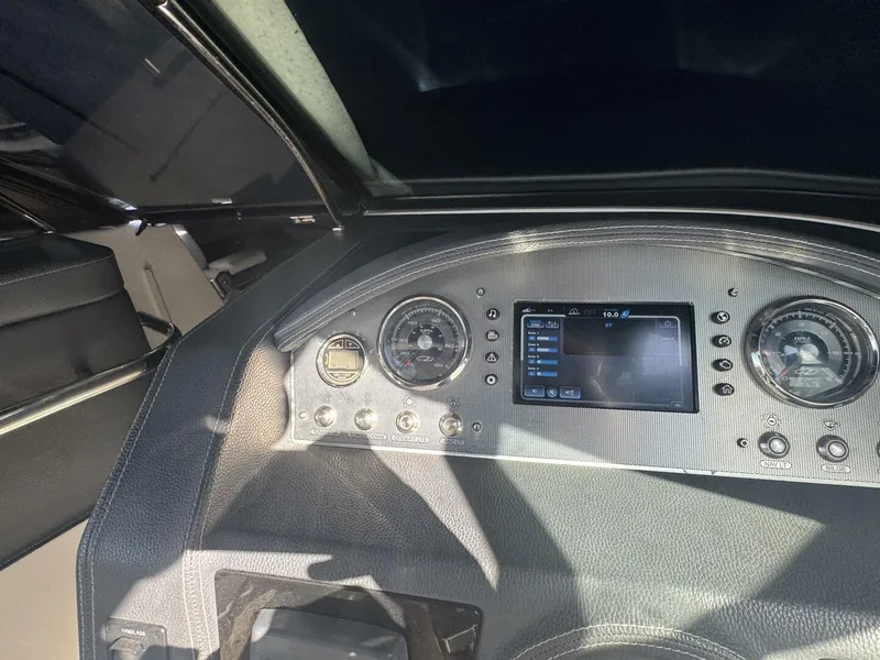 Slide: The Image of Regal 2800 Bowrider 2015 - 4891147