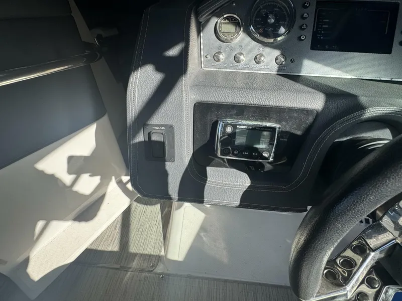 Slide: The Image of Regal 2800 Bowrider 2015 - 4891149