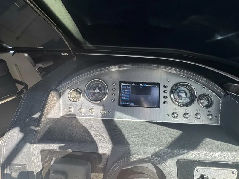 Slide: The Image of Regal 2800 Bowrider 2015 - 4891148