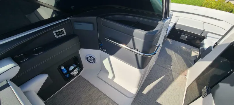 Slide: The Image of Regal 2800 Bowrider 2015 - 4891257