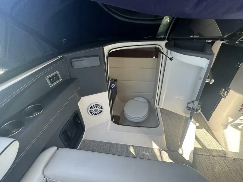 Slide: The Image of Regal 2800 Bowrider 2015 - 4891151