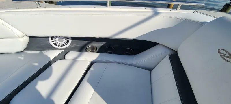 Slide: The Image of Regal 2800 Bowrider 2015 - 4891253