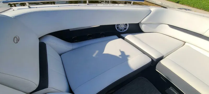 Slide: The Image of Regal 2800 Bowrider 2015 - 4891254