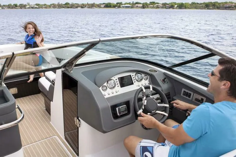 Slide: The Image of Regal 2800 Bowrider 2015 - 4891188